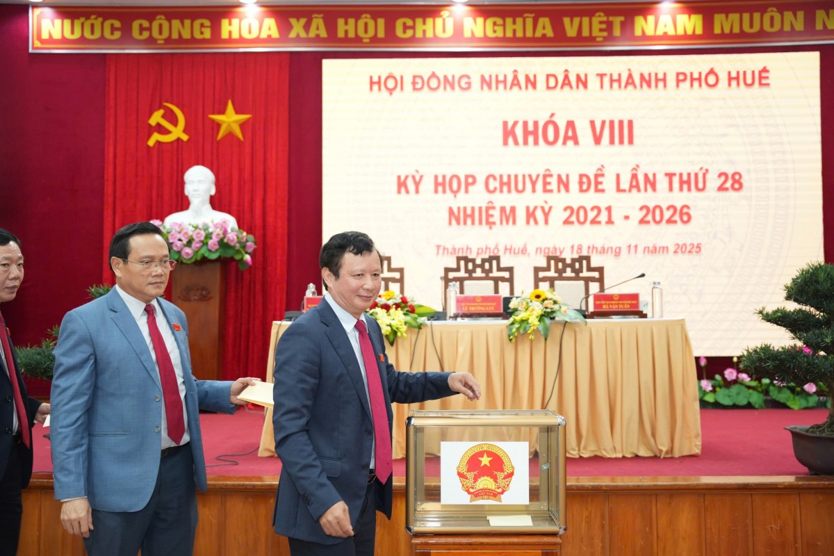 Tp. Huế có tân Chủ tịch, Phó chủ tịch UBND thành phố