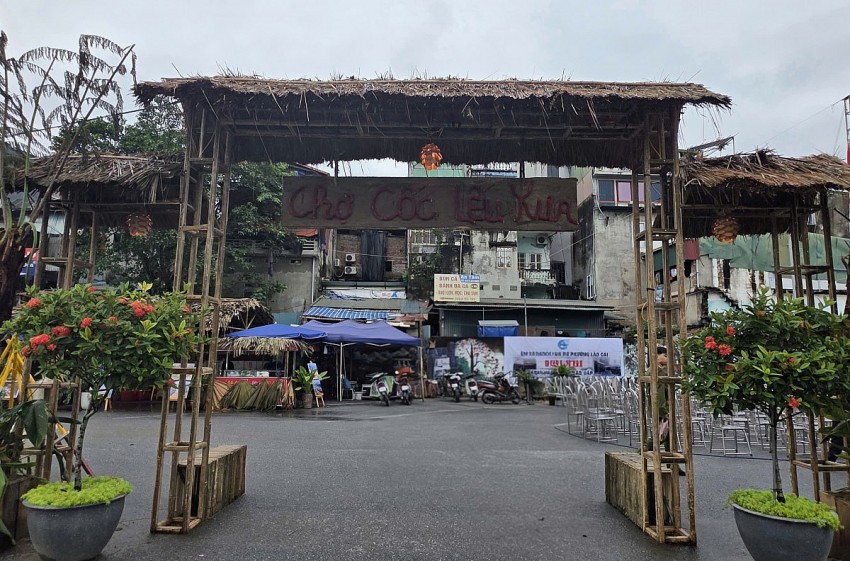 Trải nghiệm không gian chợ Cốc Lếu xưa bên bờ sông Hồng