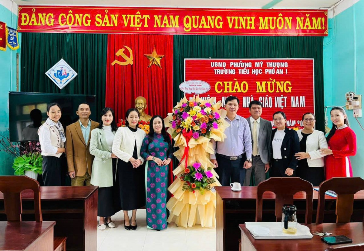 Huế: Lãnh đạo phường Mỹ Thượng thăm và chúc mừng nhân Ngày Nhà giáo Việt Nam 20/11