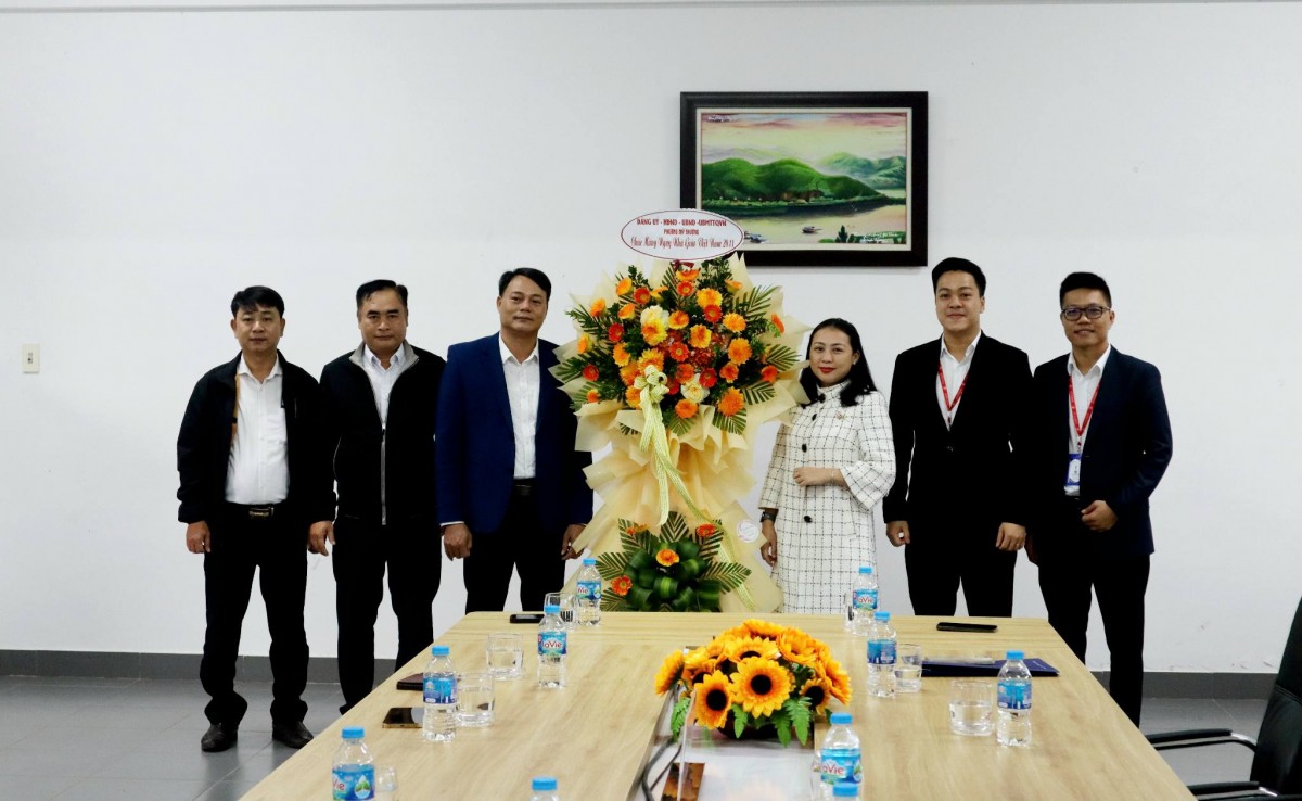 Huế: Lãnh đạo phường Mỹ Thượng thăm và chúc mừng nhân Ngày Nhà giáo Việt Nam 20/11