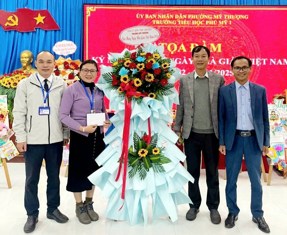 Huế: Lãnh đạo phường Mỹ Thượng thăm và chúc mừng nhân Ngày Nhà giáo Việt Nam 20/11