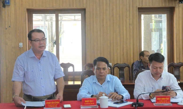 Giám sát tình hình triển khai các dự án trang trại chăn nuôi tập trung tại xã Ea Wer