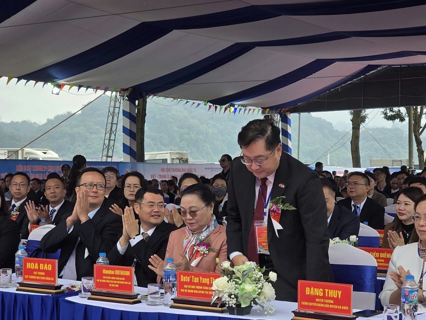 Khai mạc Hội chợ Thương mại Quốc tế Việt - Trung (Lào Cai) lần thứ 25 năm 2025