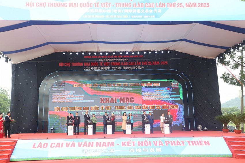 Khai mạc Hội chợ Thương mại Quốc tế Việt - Trung (Lào Cai) lần thứ 25 năm 2025