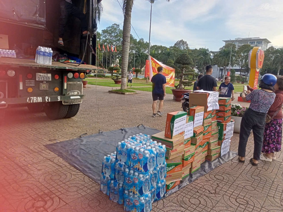 Công ty TNHH MTV Thương mại Minh Tuyết  ủng hộ đồng bào bị lũ lụt tại Đắk Lắk