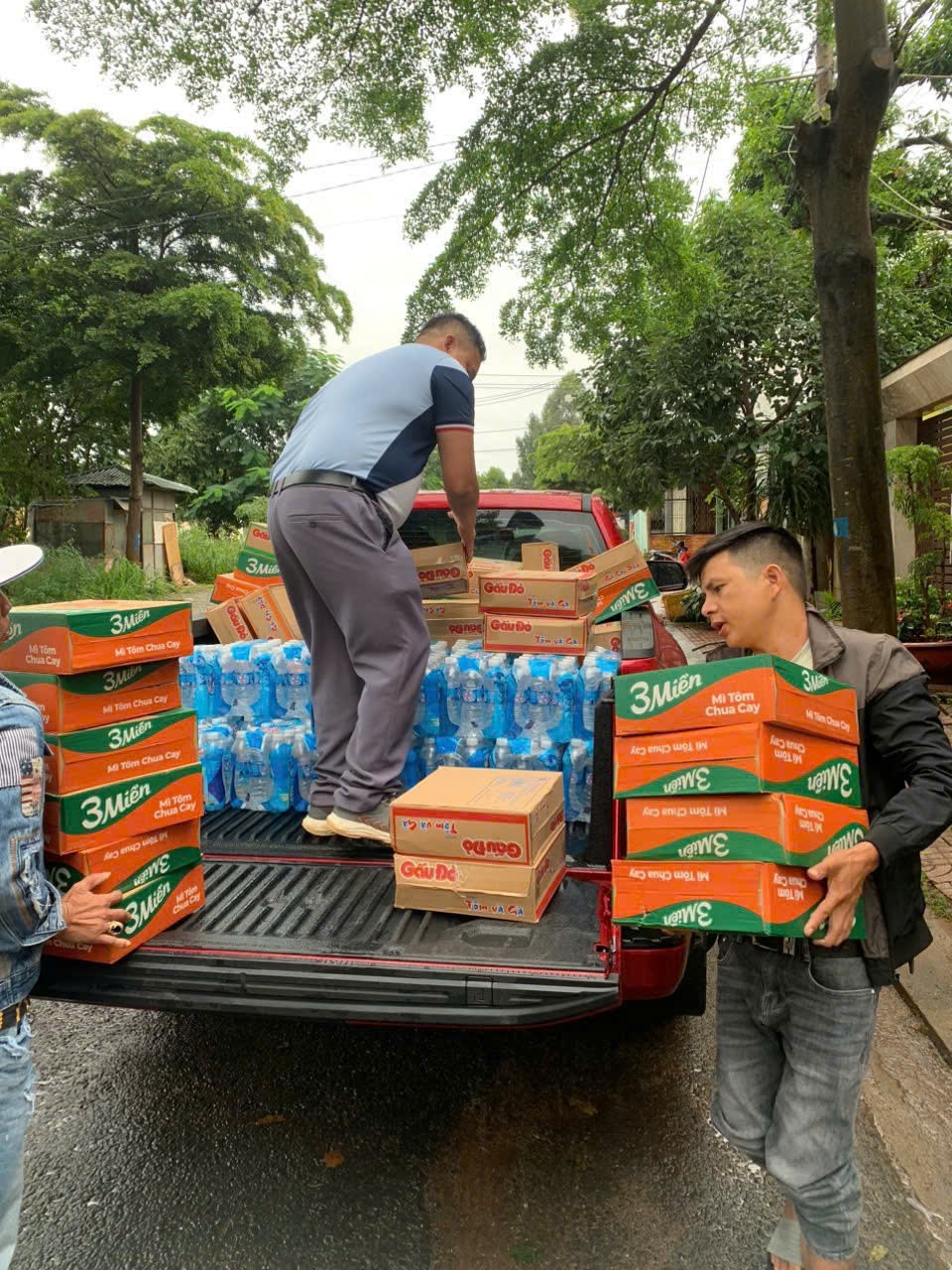 Công ty TNHH MTV Thương mại Minh Tuyết  ủng hộ đồng bào bị lũ lụt tại Đắk Lắk