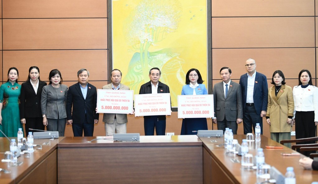 Tỉnh Quảng Ninh trao kinh phí hỗ trợ cho 3 tỉnh khắc phục hậu quả mưa lũ
