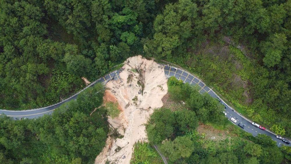 Lâm Đồng công bố tình huống khẩn cấp về thiên tai tại hai đoạn tuyến quốc lộ 20