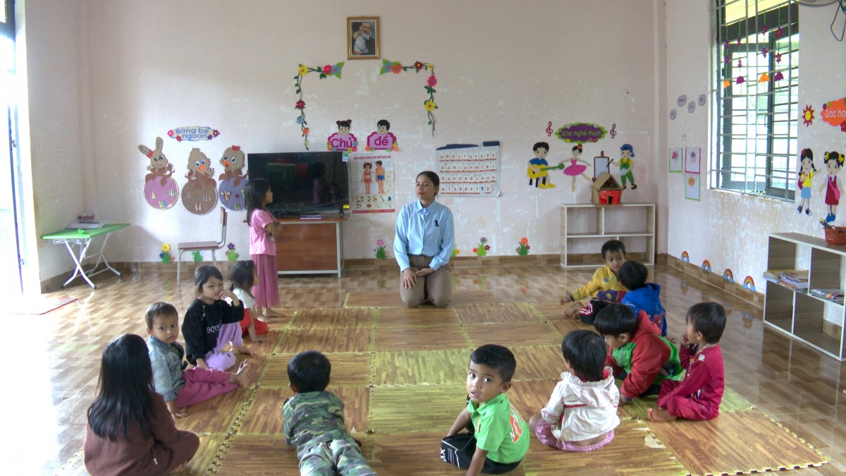 Lớp học tại điểm trường Long Bốc xã Nam Trà My.