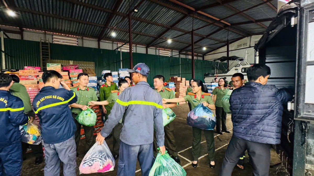 Chủ tịch tỉnh Đắk Lắk chỉ đạo cứu dân, yêu cầu tuyệt đối không để dân đói, rét