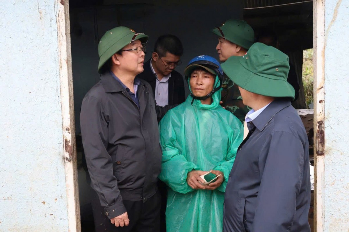 Phó Thủ tướng Hồ Quốc Dũng kiểm tra tình hình thiệt hại do thiên tai và công tác khắc phục tại tỉnh Lâm Đồng