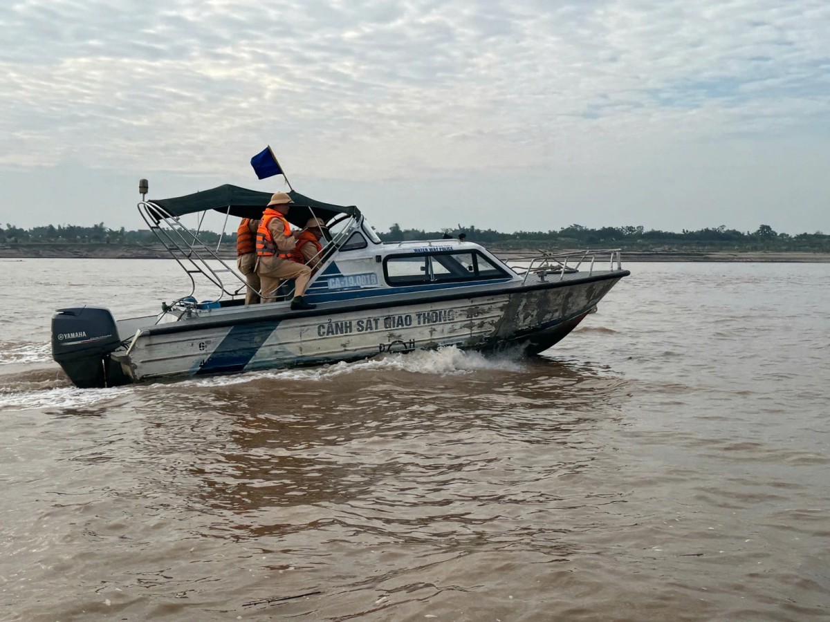 Phú Thọ mở đợt cao điểm kiểm soát phương tiện chở cát, sỏi trên các tuyến sông