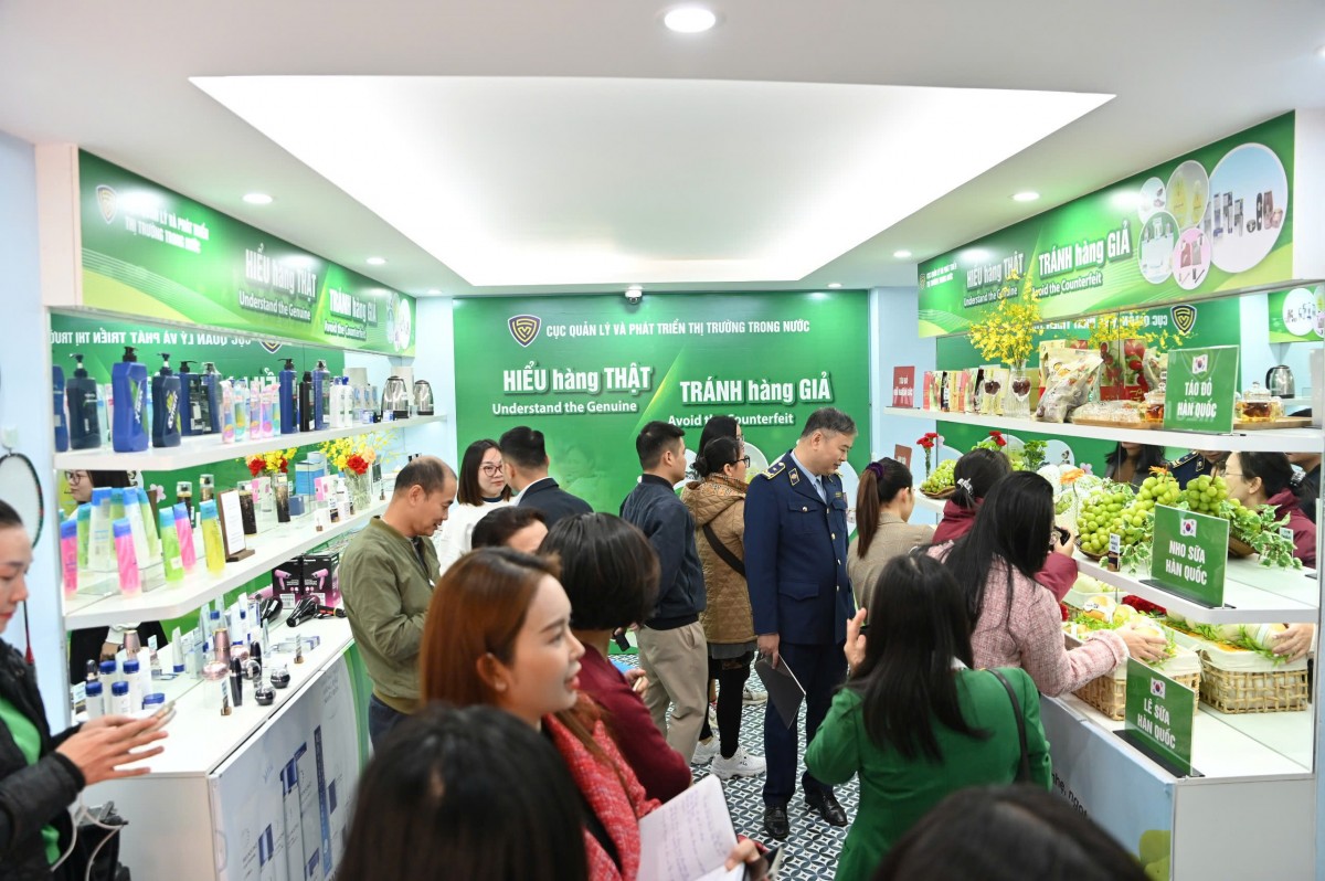 Khai mạc phòng trưng bày nhân ngày Phòng chống hàng giả, hàng nhái (29/11)