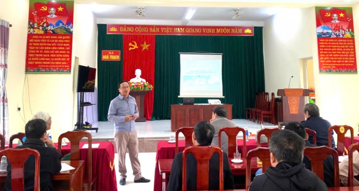 Tập huấn kỹ thuật nuôi tôm theo công nghệ sinh học