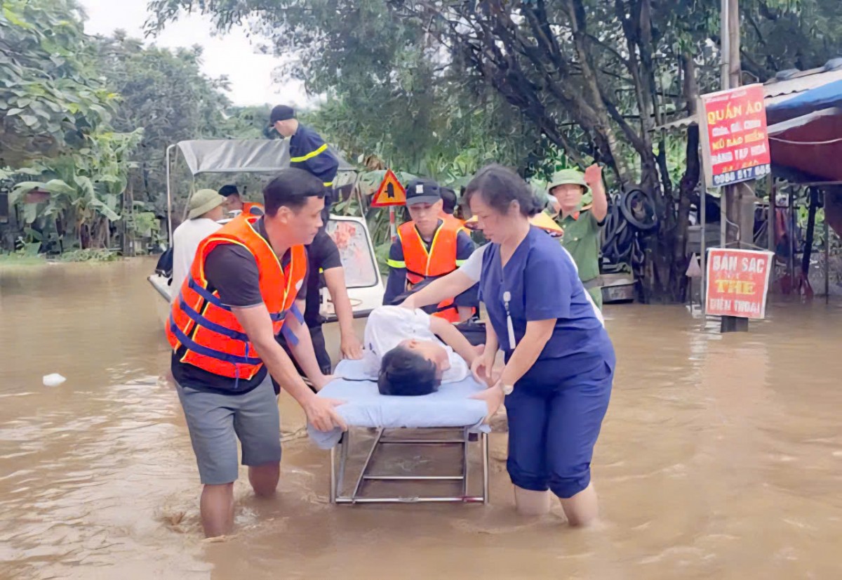 Khắc phục môi trường và phòng, chống dịch bệnh truyền nhiễm sau lụt bão tại Đắk Lắk