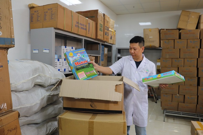 CDC Quảng Ninh rà soát các vật tư, hoá chất để chi viện nhân dân vùng lũ lụt tỉnh Lâm Đồng.