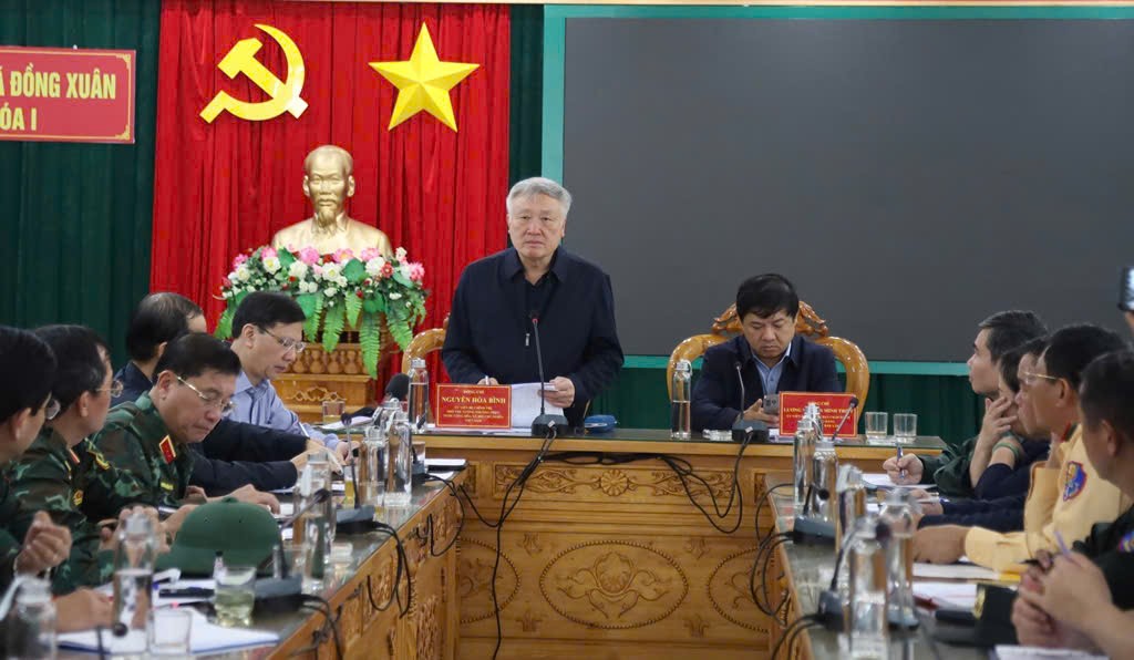 Phó Thủ tướng Thường  trực yêu cầu tập trung toàn bộ lực lượng khắc phục hậu quả lũ lụt