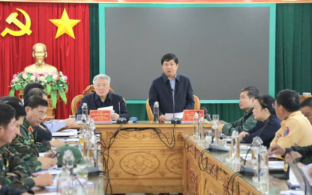 Phó Thủ tướng Thường  trực yêu cầu tập trung toàn bộ lực lượng khắc phục hậu quả lũ lụt