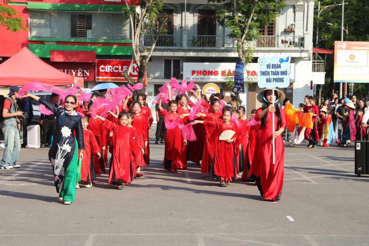 Hải Phòng tổ chức diễu hành – Tôn vinh áo dài Việt Nam