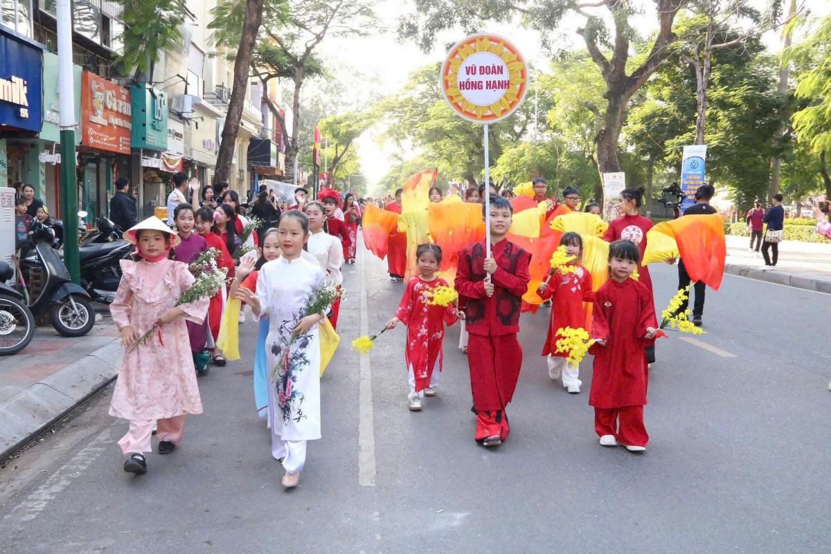 Hải Phòng tổ chức diễu hành – Tôn vinh áo dài Việt Nam