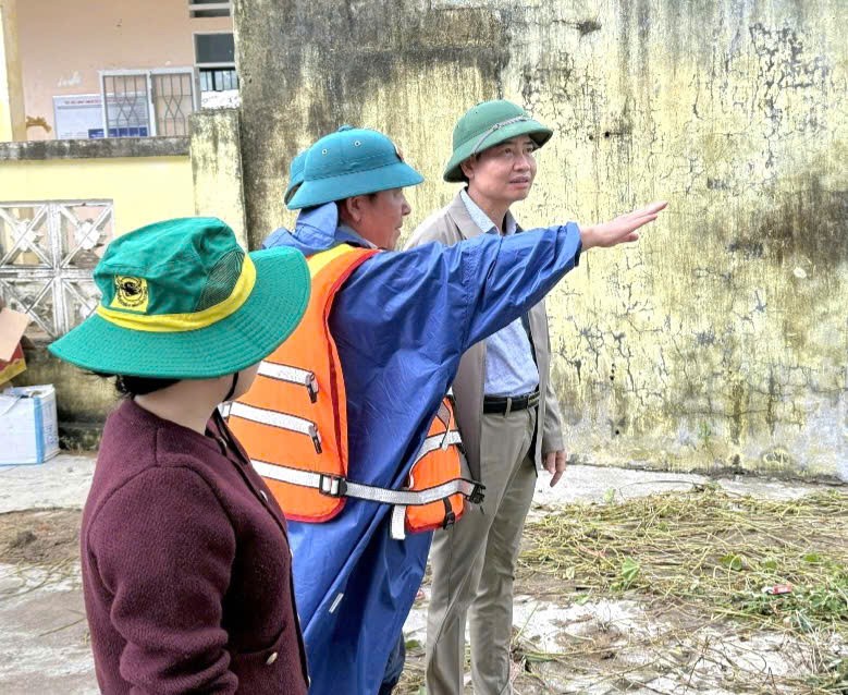 Đắk Lắk: Chủ tịch UBND tỉnh Tạ Anh Tuấn thăm và kiểm tra tình hình khắc phục mưa lũ