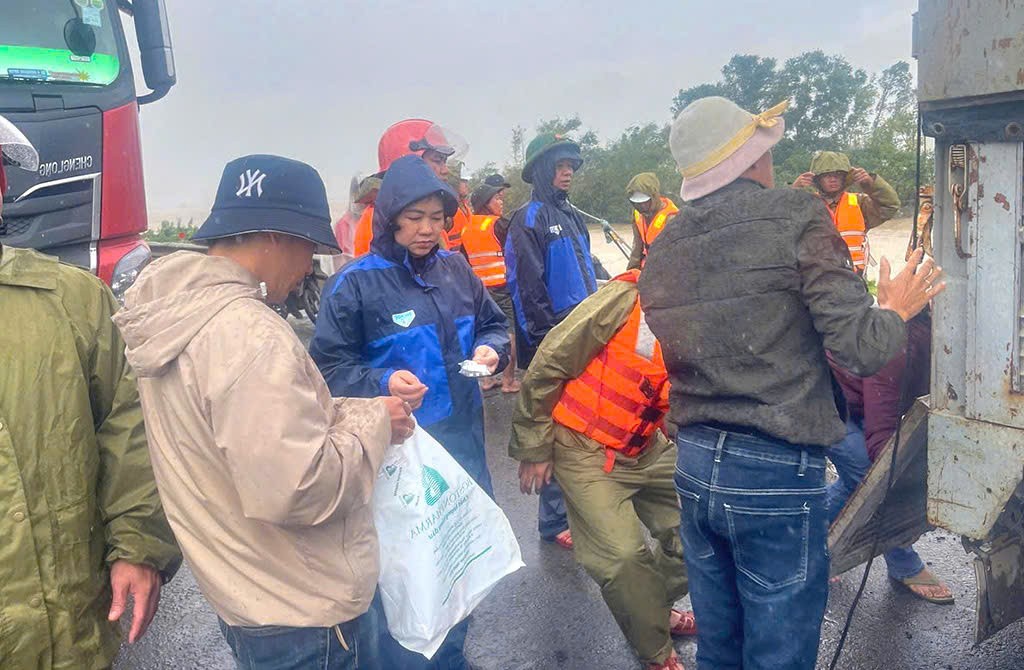 Chia sẻ những tổn thất mà người dân đang phải gánh chịu do thiên tai