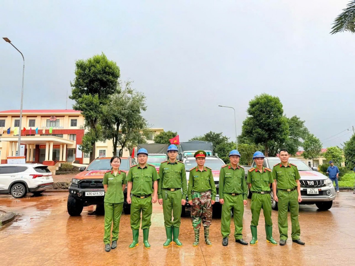 Chính quyền và Nhân dân xã Ea Kar “chung tay” hướng về đồng bào vùng lũ phía Đông Đắk Lắk
