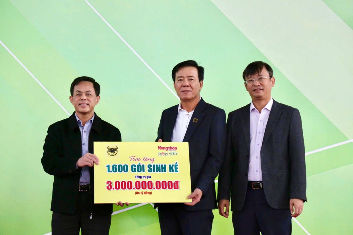 Bình Điền trao 1.600 gói sinh kế giúp nông dân Thanh Hoá tái thiết sau bão lũ