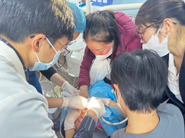 Gieo yêu thương cho trẻ bại não qua hoạt động chăm sóc sức khỏe răng miệng