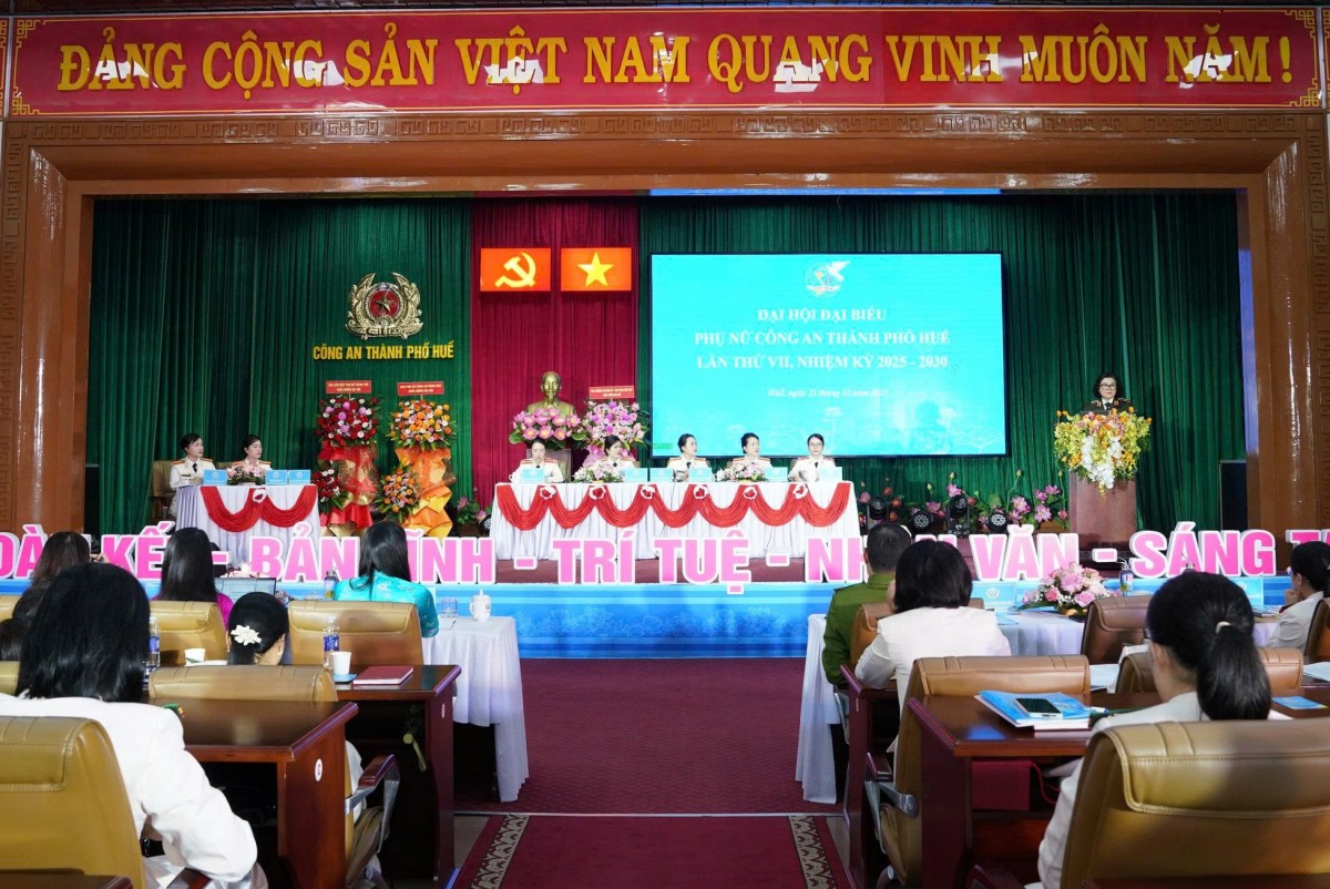 Ngày 25/11/2025, Công an thành phố Huế đã long trọng tổ chức Đại hội Đại biểu Phụ nữ Công an thành phố lần thứ VII, nhiệm kỳ 2025 - 2030.