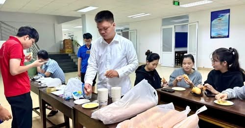 Chủ động "bốn tại chỗ" ứng phó mưa lũ ngay tại Trường.