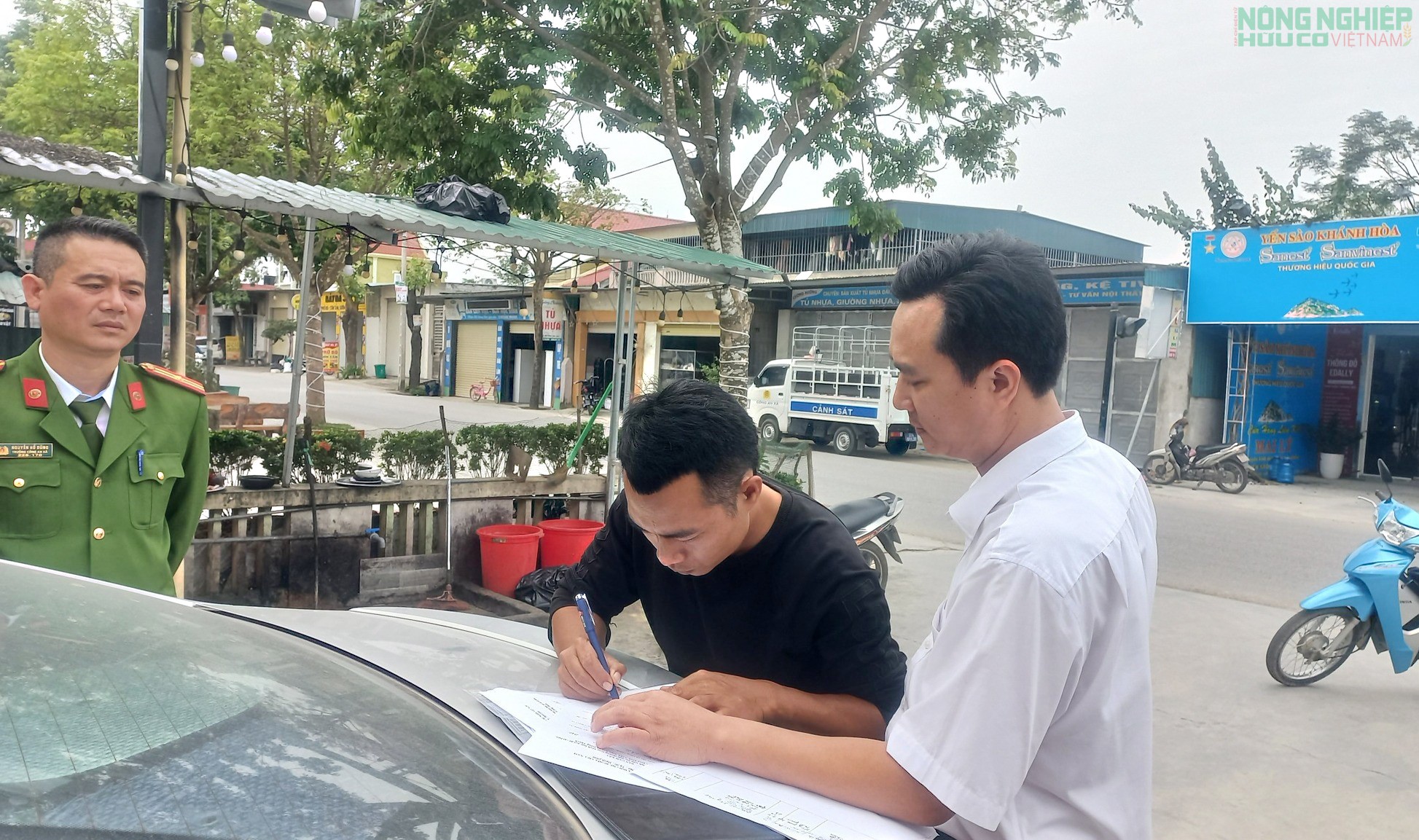 Nghệ An: Người dân tự nguyện tháo dỡ công trình lấn chiếm, kênh thủy lợi thông thoáng trở lại