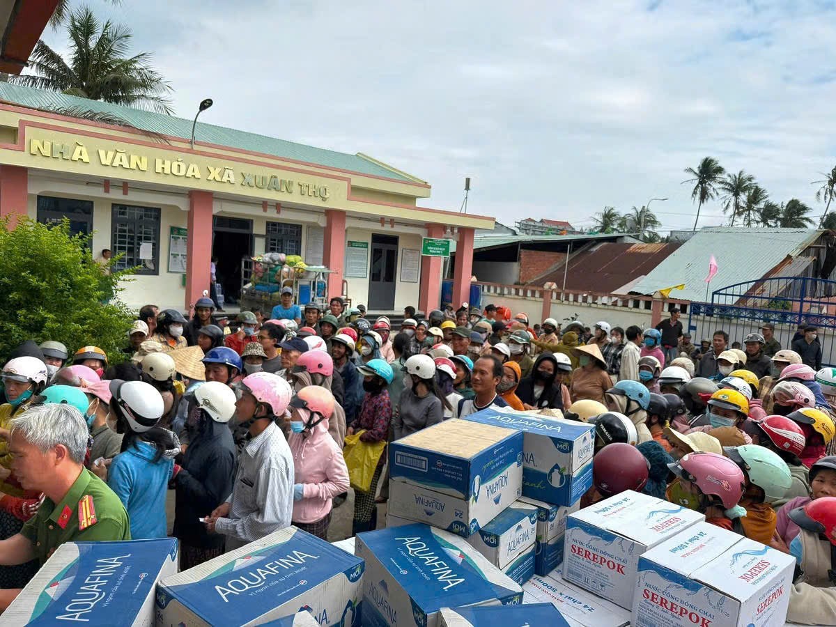 Đắk Lắk: Công an phường Tân An hỗ trợ hơn 1.000 suất quà cho người dân vùng lũ Xuân Thọ