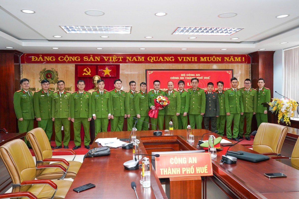 Công an thành phố Huế đã tổ chức Lễ xuất quân Tổ công tác phối hợp thực hiện nhiệm vụ phòng, chống ma túy và tội phạm xuyên biên giới tại tỉnh Salavan (Lào)