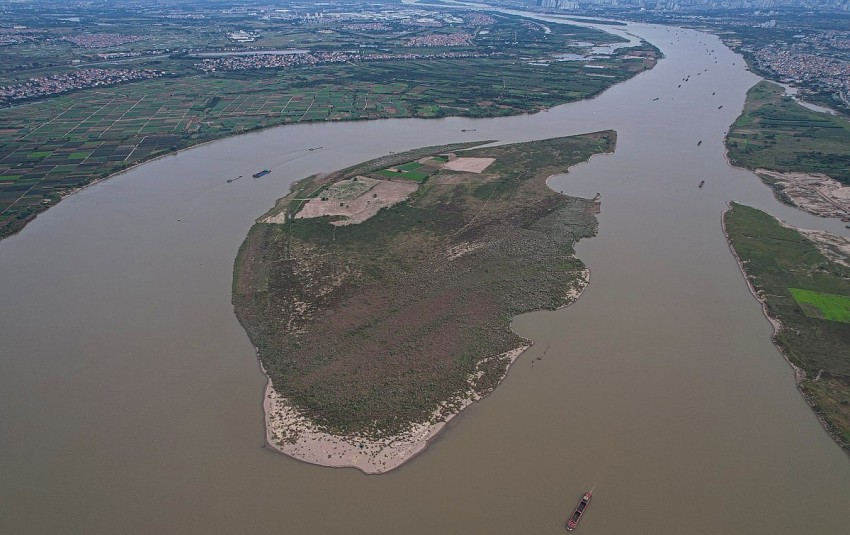 Nguyên nhân và hệ lụy đất bãi bồi sông Hồng trên địa bàn xã Mê Linh “biến mất” từng ngày