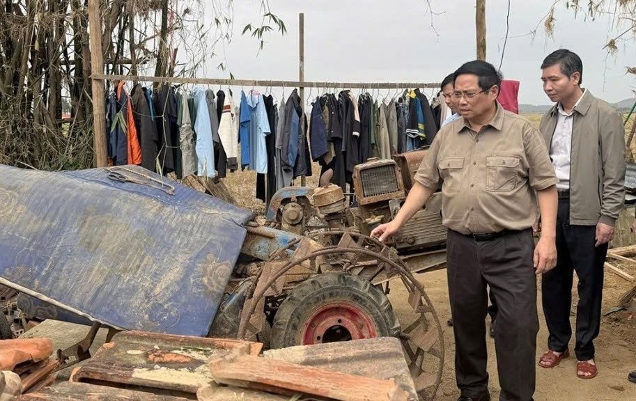 Thủ tướng Phạm Minh Chính chỉ đạo tái thiết, ổn định đời sống người dân vùng tâm lũ