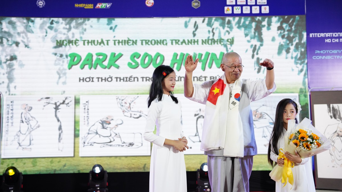 Độc đáo họa sĩ vẽ tranh Đạt Ma để được “Thiền bằng bút”