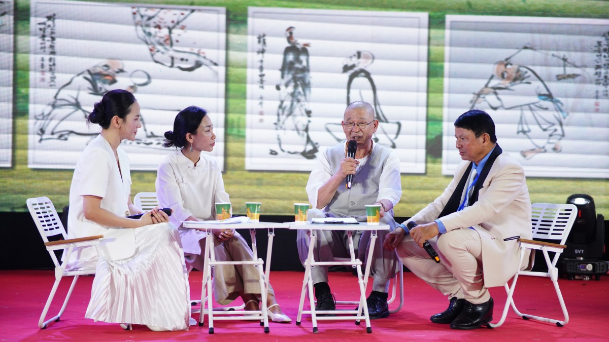 Độc đáo họa sĩ vẽ tranh Đạt Ma để được “Thiền bằng bút”