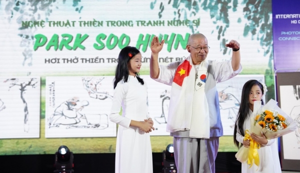 Độc đáo họa sĩ vẽ tranh Đạt Ma để được “Thiền bằng bút”