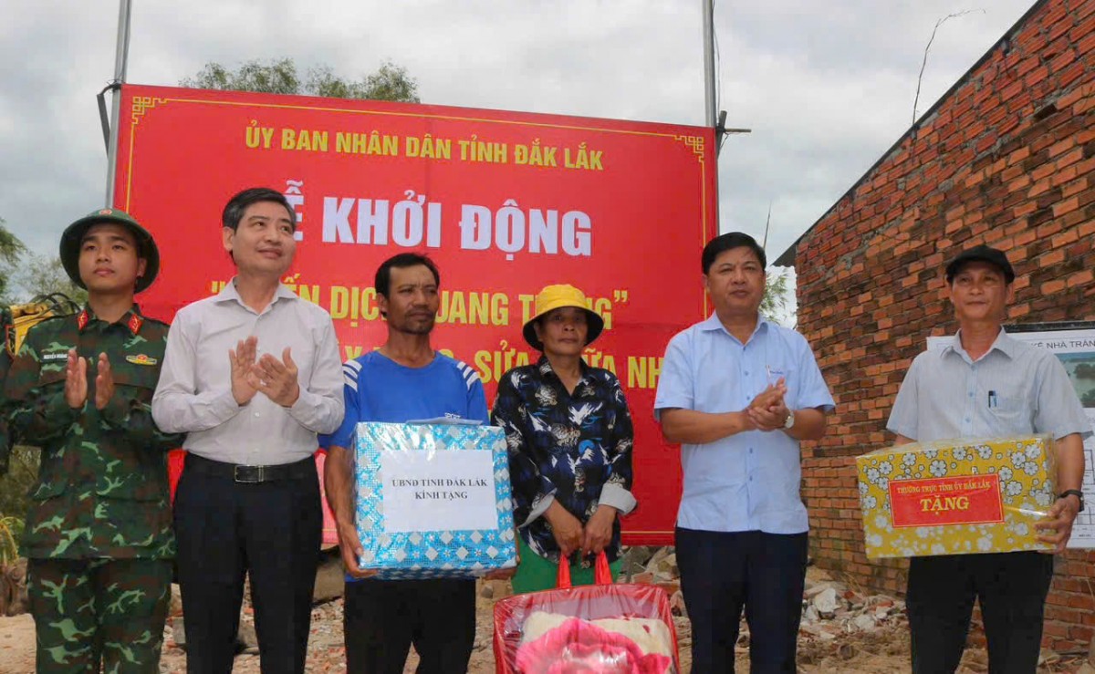 Khởi động “Chiến dịch Quang Trung” thần tốc xây dựng, sửa chữa nhà ở cho dân vùng lũ
