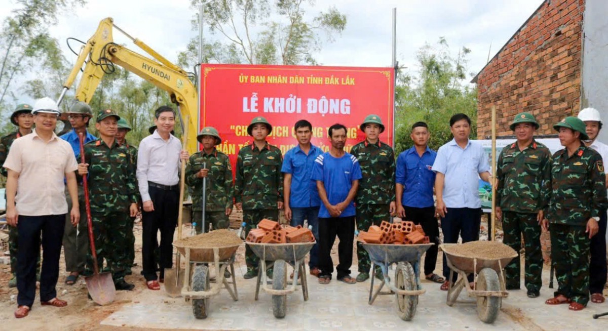 Khởi động “Chiến dịch Quang Trung” thần tốc xây dựng, sửa chữa nhà ở cho dân vùng lũ