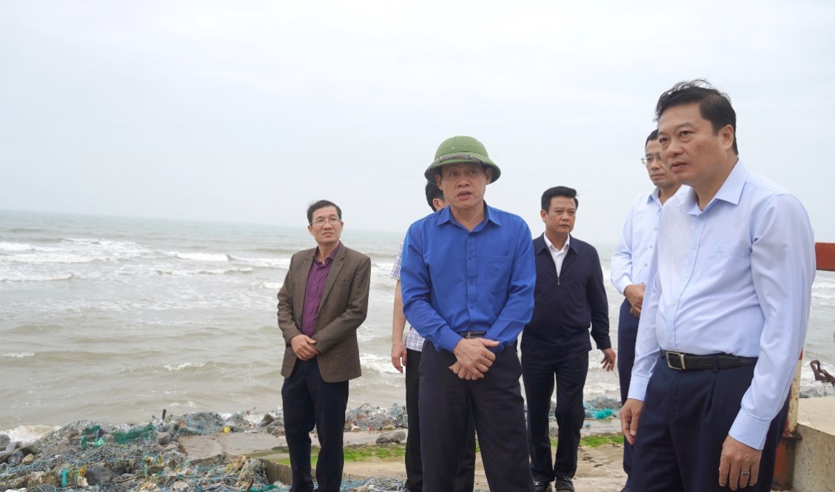 Chủ tịch UBND tỉnh Quảng Trị kiểm tra tình hình thực hiện các công trình nông nghiệp, thủy lợi