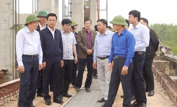 Chủ tịch UBND tỉnh Quảng Trị kiểm tra tình hình thực hiện các công trình nông nghiệp, thủy lợi