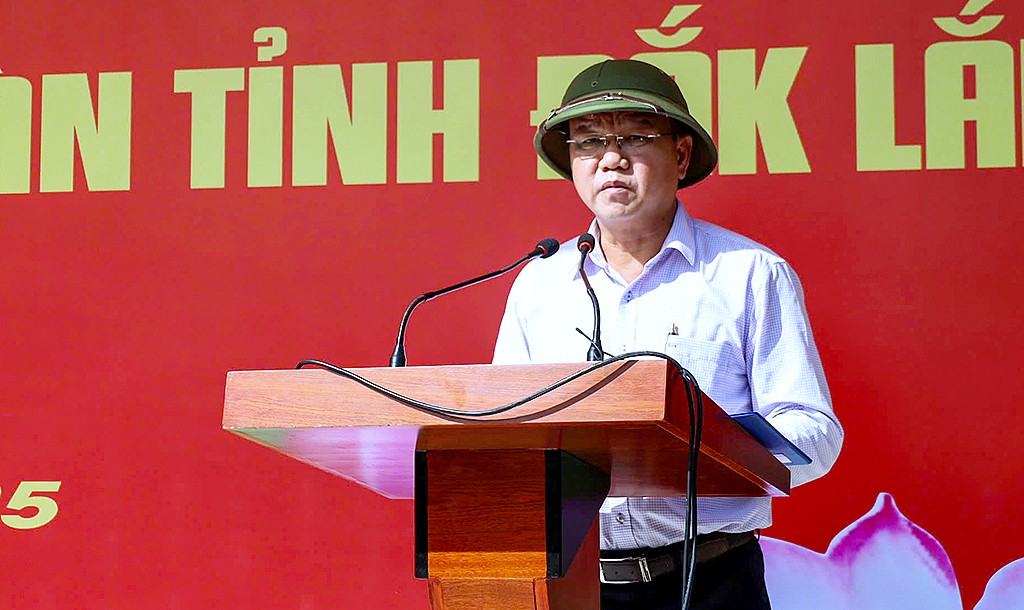 Bộ Tư lệnh Quân khu 5 ra quân xây dựng nhà cho bà con bị sập đổ sau mưa lũ tại Đắk Lắk