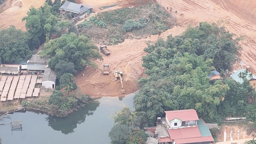 Khắc phục việc tự ý san lấp, đổ đất lấn chiếm hồ thủy lợi đập Đầm Xanh