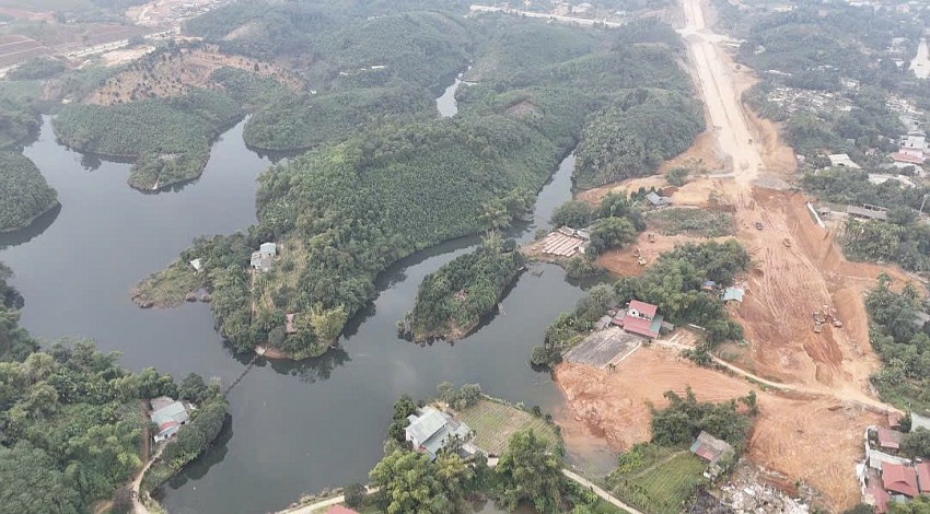 Khắc phục việc tự ý san lấp, đổ đất lấn chiếm hồ thủy lợi đập Đầm Xanh