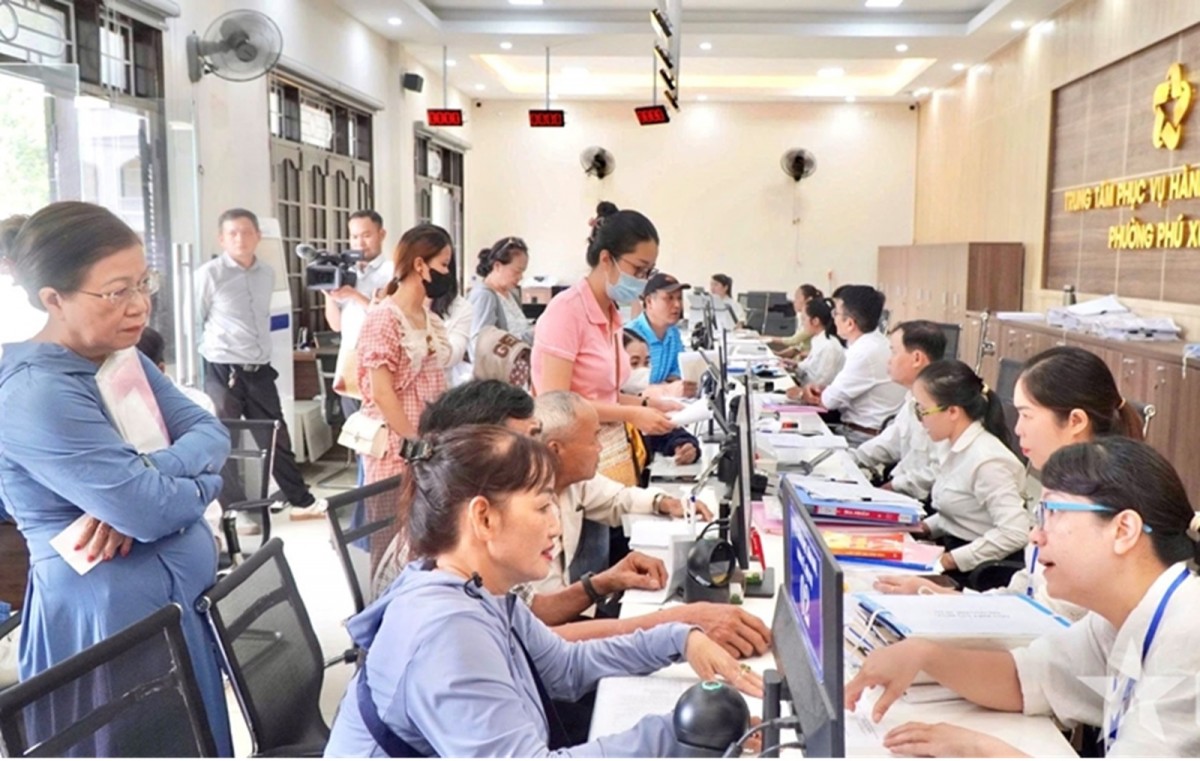 Đội ngũ cán bộ, công chức được bố trí đầy đủ, sẵn sàng phục vụ người dân, doanh nghiệp