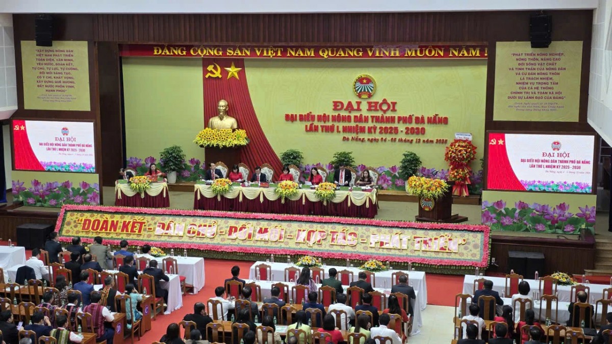 Chiều 4/12, tại Hội trường số 01 UBND tỉnh Quảng Nam (cũ), thuộc phường Bàn Thạch, TP Đà Nẵng, đã diễn ra phiên làm việc thứ nhất của Đại hội Đại biểu Hội Nông dân TP Đà Nẵng lần thứ I, nhiệm kỳ 2025–2030. Sự kiện có sự tham dự của 287 đại biểu chính thức, đại diện cho gần 240.000 cán bộ, hội viên nông dân toàn thành phố.