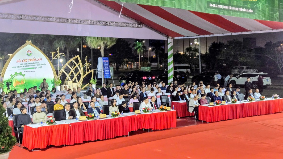 Hội chợ triển lãm hàng công nghiệp nông thôn hướng tới chuyển đổi xanh và phát triển bền vững