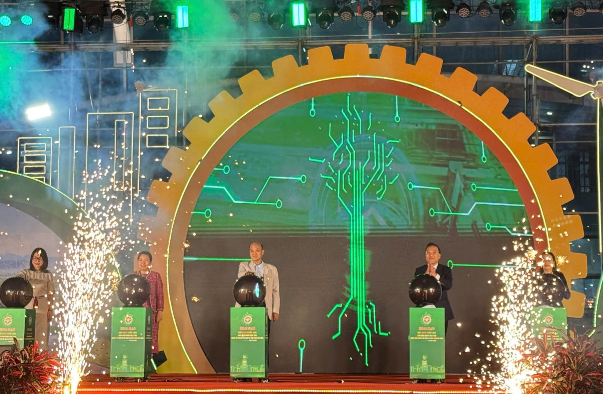 Hội chợ triển lãm hàng công nghiệp nông thôn hướng tới chuyển đổi xanh và phát triển bền vững